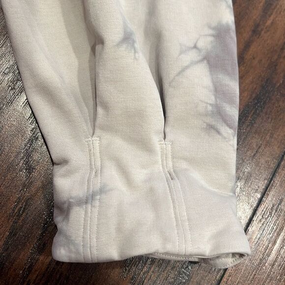 Lululemon Cropped Tie Dye Pullover in EUC size 4 no size tag check measurements - Picture 12 of 12